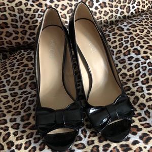 Black patent leather peep toe